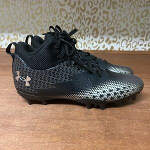 Under Armour football cleats EUC size 6Y